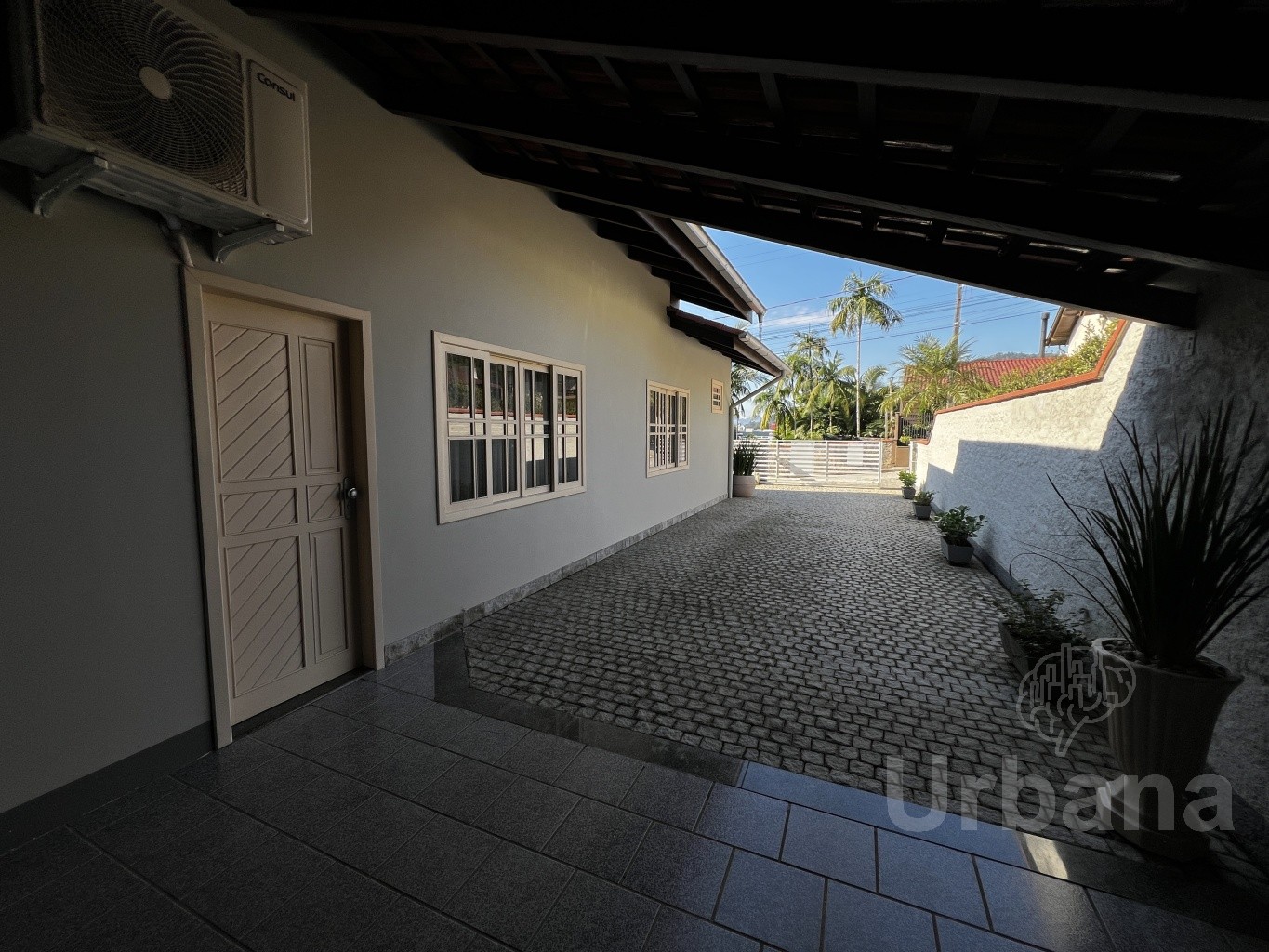 Casa ampla na Barra do Rio Molha | Urbana Imóveis