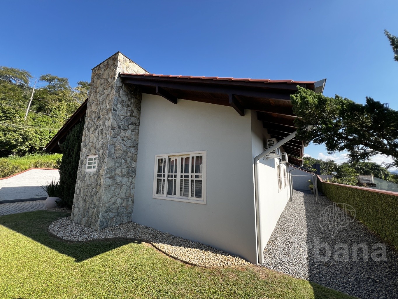 Casa ampla na Barra do Rio Molha | Urbana Imóveis