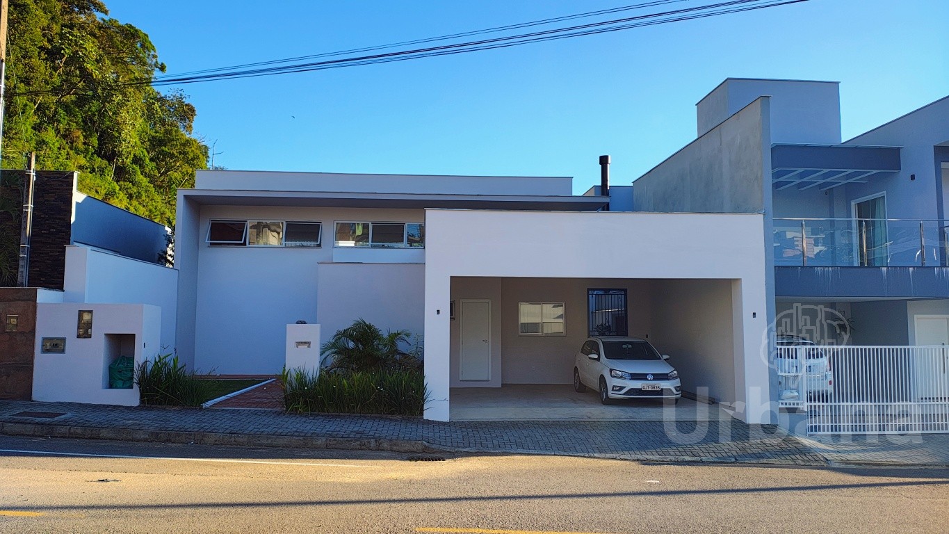 Casa semimobiliada no São Luiz - Jaraguá do Sul | Urbana Imóveis