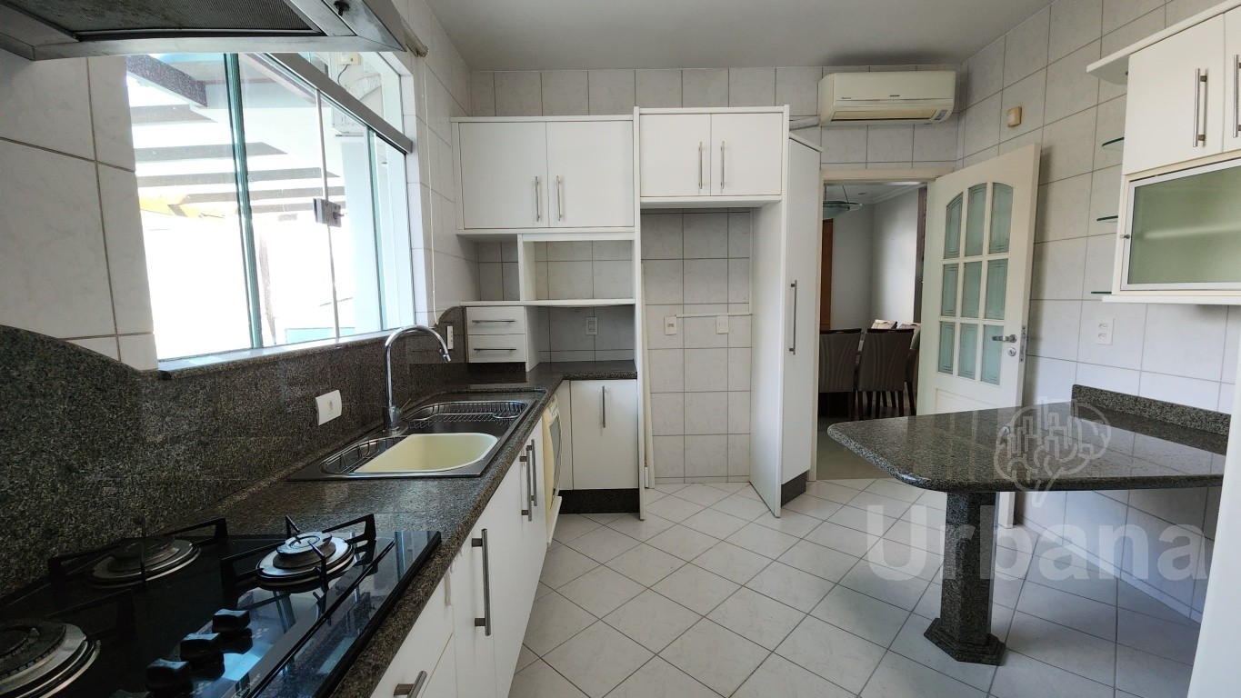 Casa com 3 suítes e jacuzzi no bairro Amizade – Jaraguá do Sul | Imobiliária Urbana