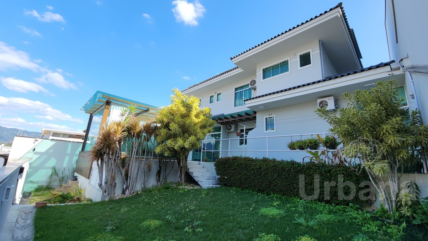 Casa com 3 suítes e jacuzzi no bairro Amizade – Jaraguá do Sul | Imobiliária Urbana