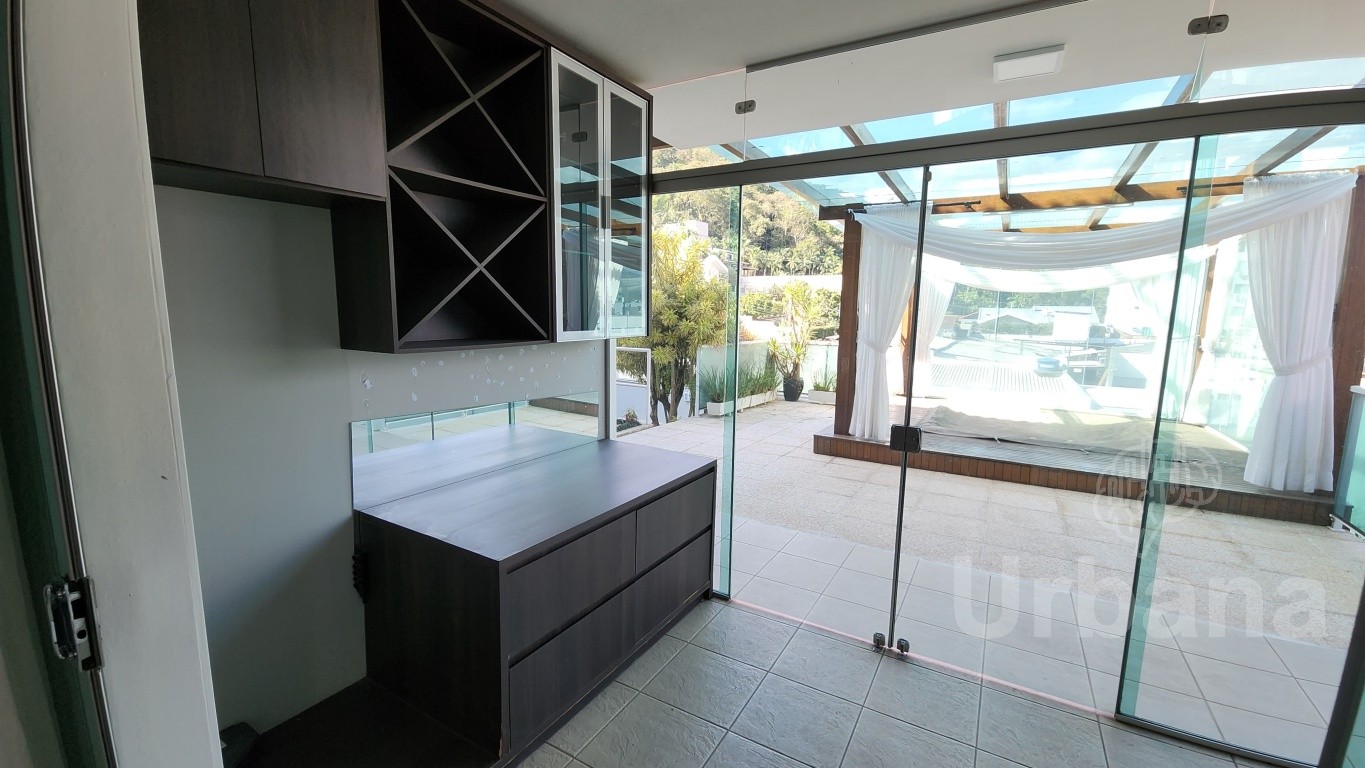 Casa com 3 suítes e jacuzzi no bairro Amizade – Jaraguá do Sul | Imobiliária Urbana