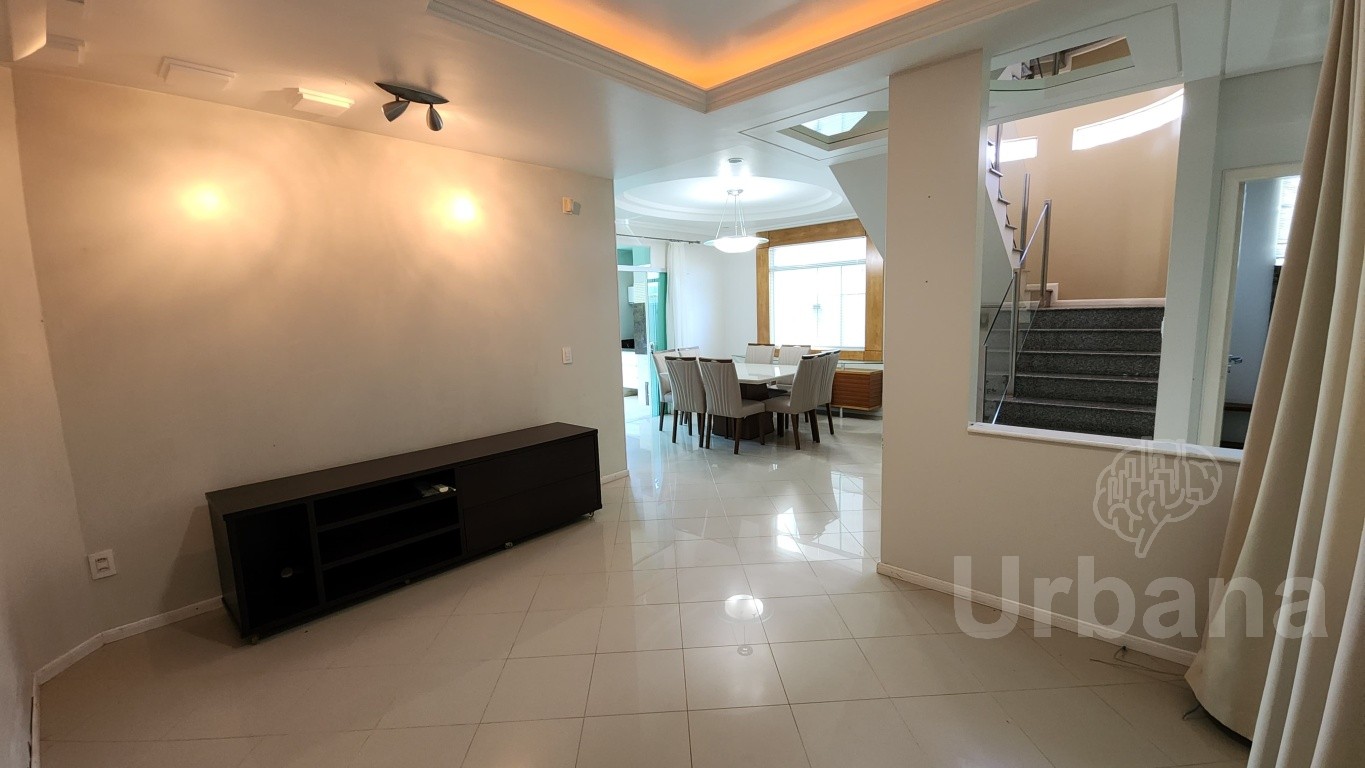 Casa com 3 suítes e jacuzzi no bairro Amizade – Jaraguá do Sul | Imobiliária Urbana