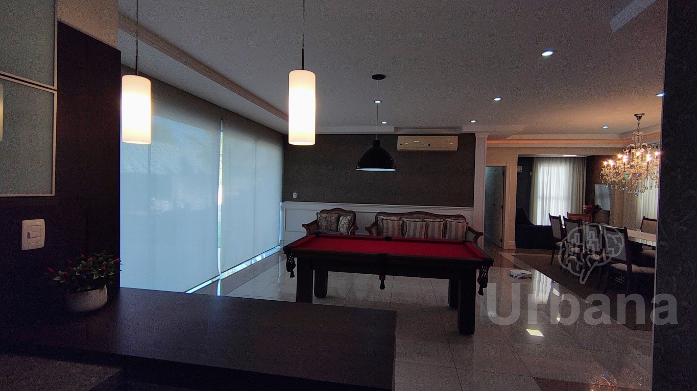 Casa de alto padrão com piscina no bairro Amizade, em Guaramirim