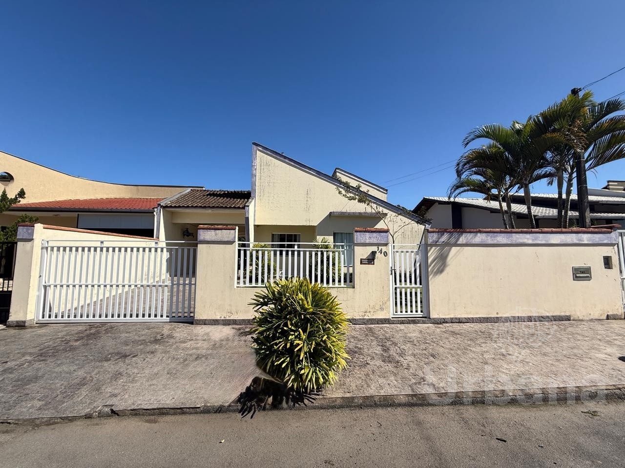 Casa à venda em Jaraguá do Sul com amplo terreno bairro Três Rios do Sul