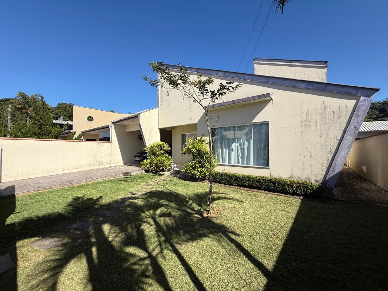 Casa à venda em Jaraguá do Sul com amplo terreno bairro Três Rios do Sul