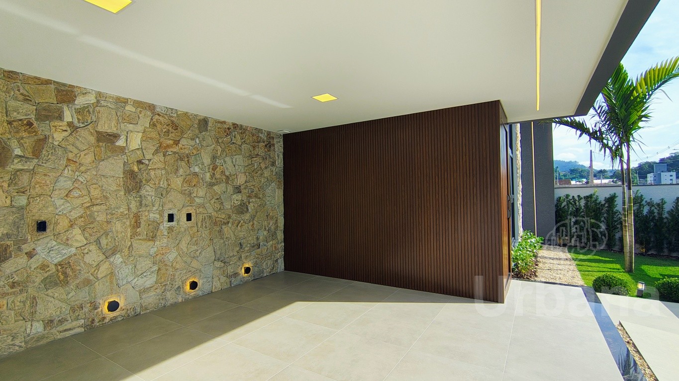 Casa de alto padrão no bairro Rau