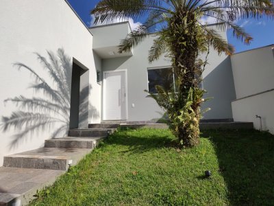 Casa com 3 quartos no bairro Amizade com suíte 