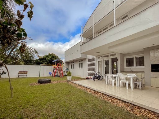 Casa semimobiliada com amplo terreno a venda no bairro Amizade, Jaraguá do Sul