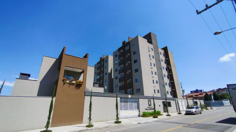 Apartamento semimobiliado com 2 quartos no bairro Rau, prédio com elevador e piscina