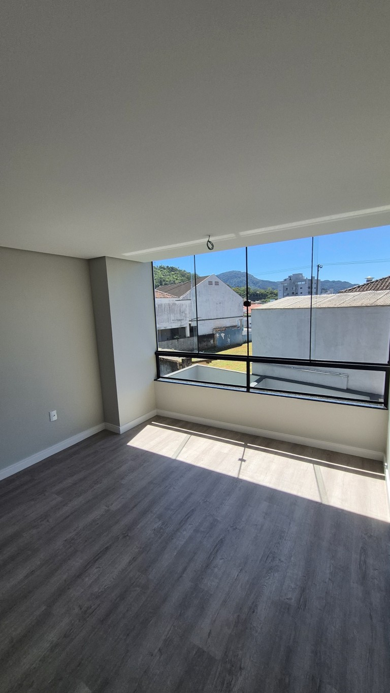 Casa com 2 suítes no bairro Jaraguá Esquerdo em Jaraguá do Sul, Urbana Imóveis