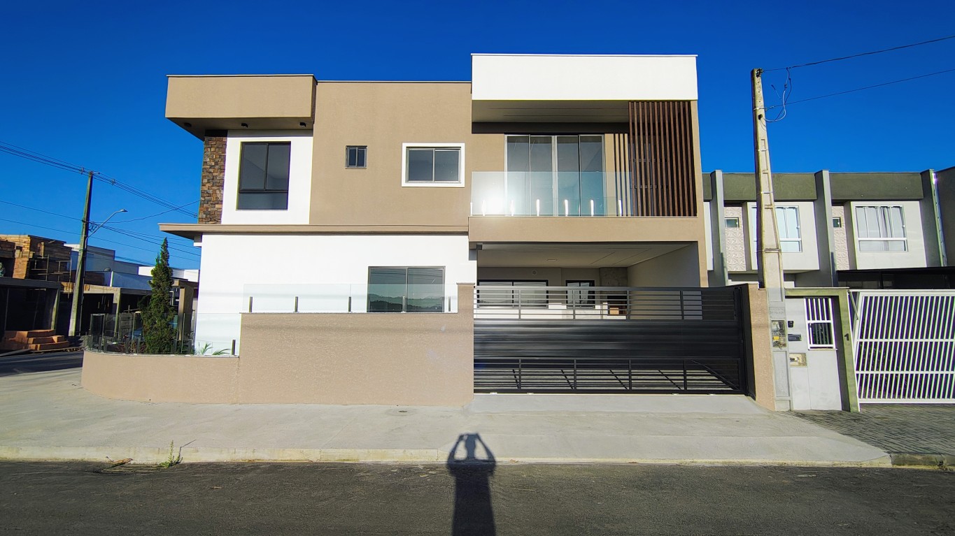 Casa de esquina em Três Rios do Norte - Jaraguá do Sul | Urbana Imóveis