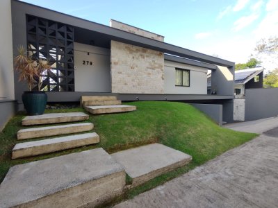 Casa semimobiliada na Barra do Rio Cerro - Jaraguá do Sul | Urbana Imóveis