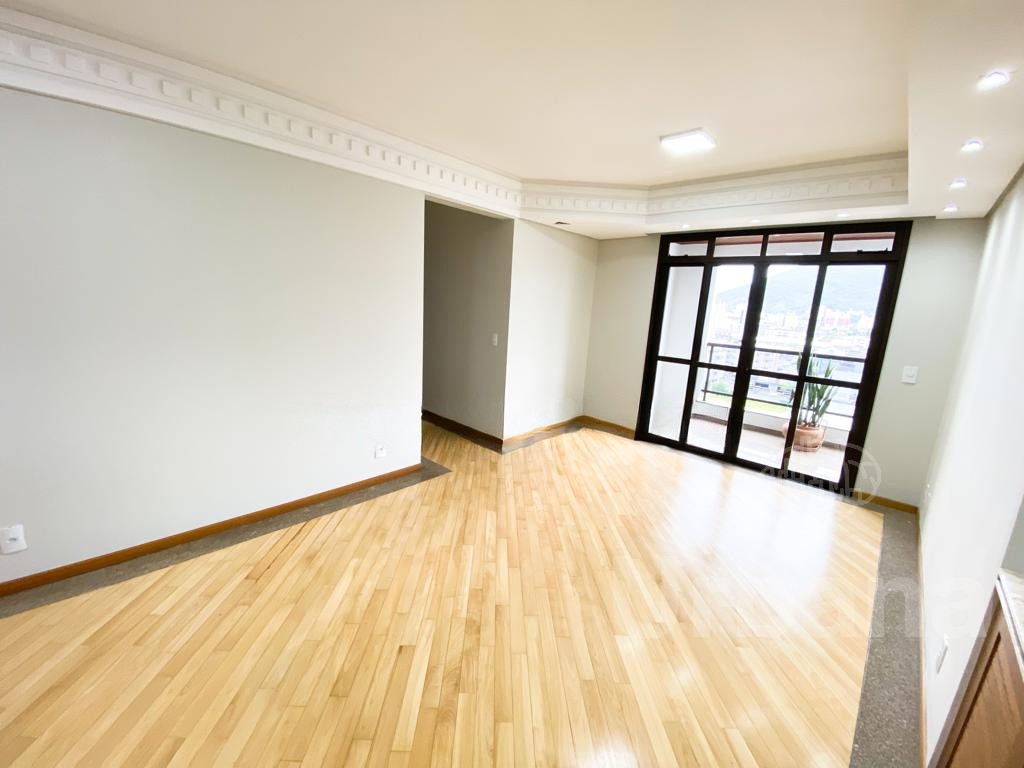 Cobertura duplex com 3 suítes no Edifício Dianthus, Centro de Jaraguá do Sul