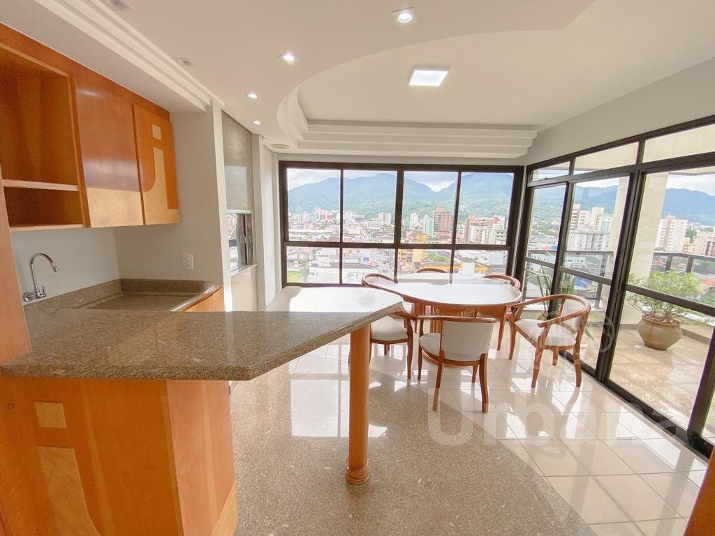 Cobertura duplex com 3 suítes no Edifício Dianthus, Centro de Jaraguá do Sul