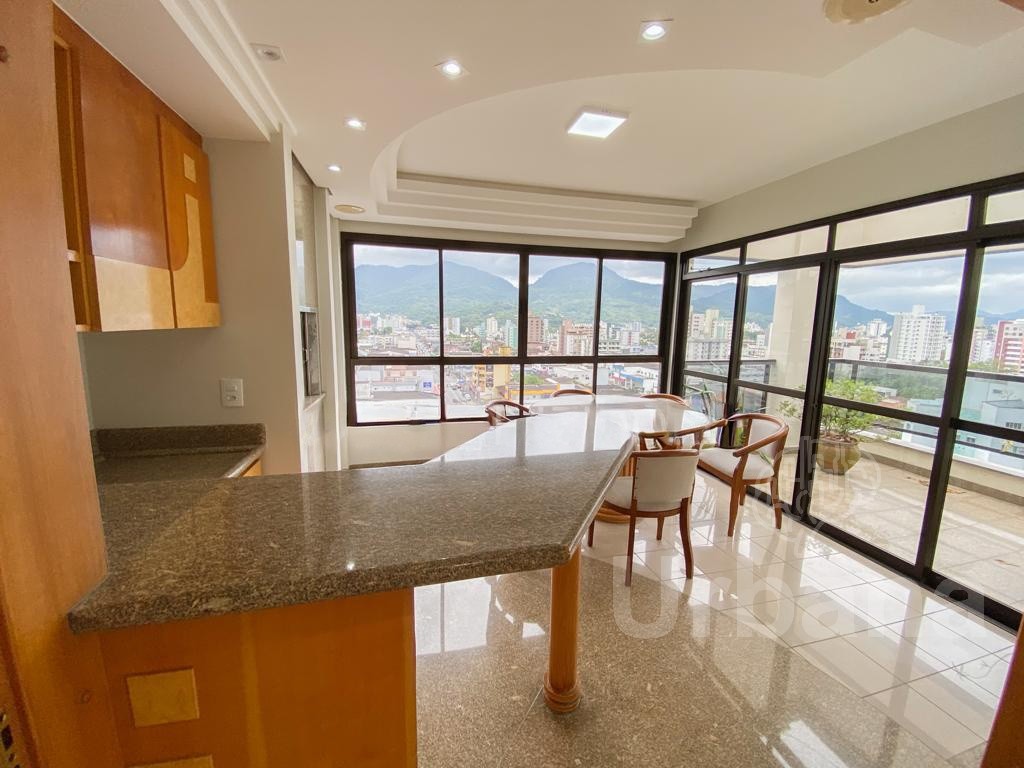 Cobertura duplex com 3 suítes no Edifício Dianthus, Centro de Jaraguá do Sul