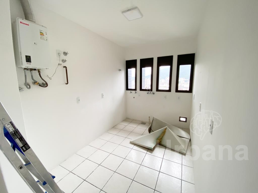 Cobertura duplex com 3 suítes no Edifício Dianthus, Centro de Jaraguá do Sul