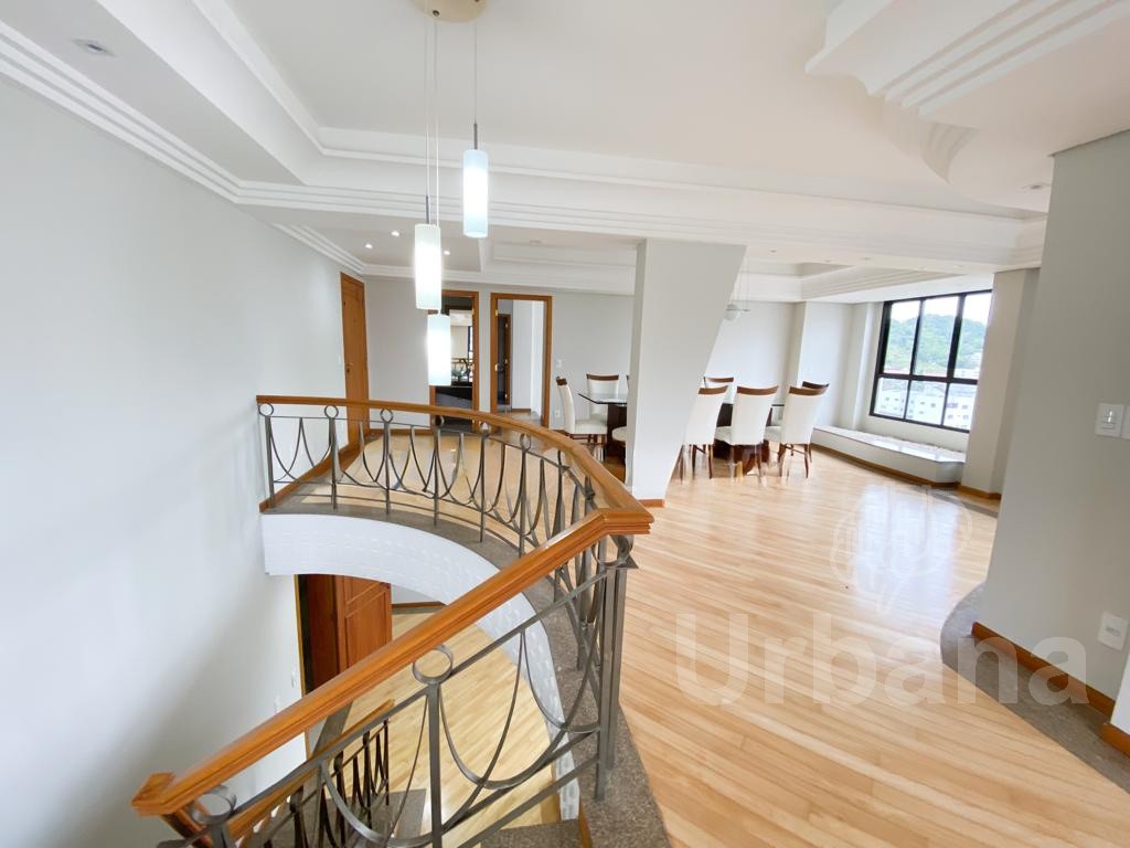 Cobertura duplex com 3 suítes no Edifício Dianthus, Centro de Jaraguá do Sul