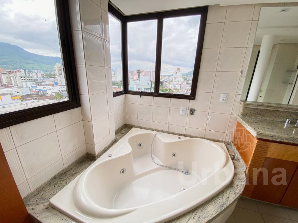 Cobertura duplex com 3 suítes no Edifício Dianthus, Centro de Jaraguá do Sul