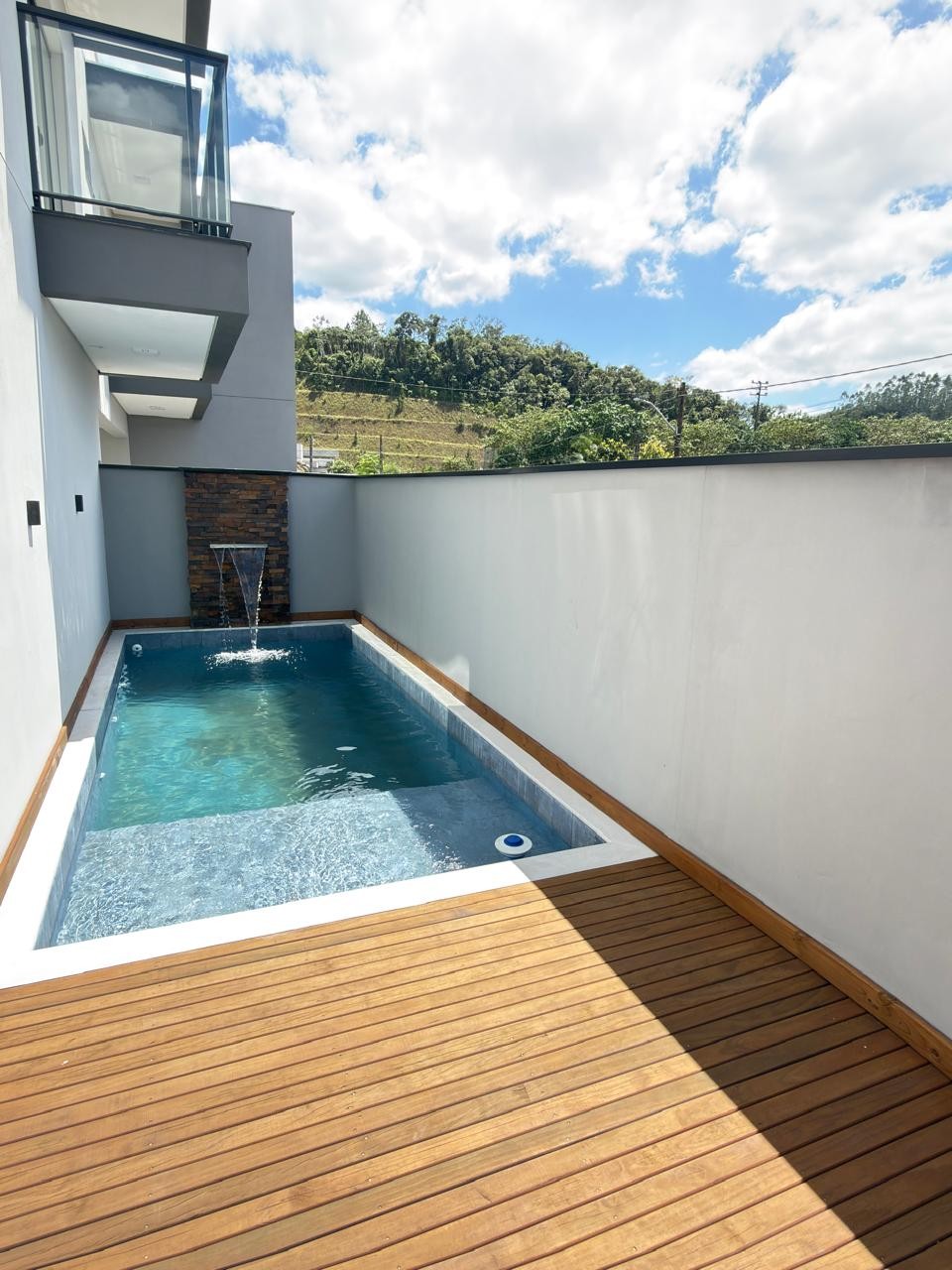 Casa com 3 suíte e piscina no bairro São Luis - Jaraguá do Sul | Urbana Imóveis