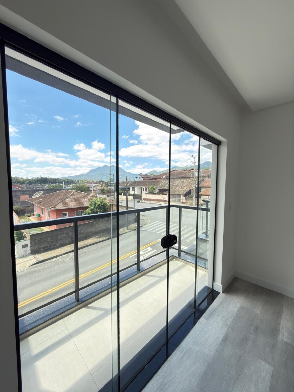 Casa com 3 suíte e piscina no bairro São Luis - Jaraguá do Sul | Urbana Imóveis