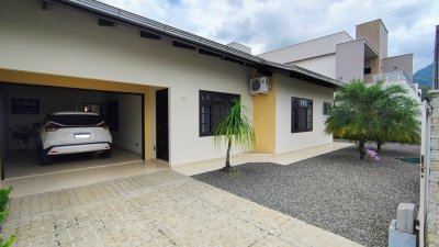 Casa no bairro Amizade – Jaraguá do Sul | Urbana Imóveis