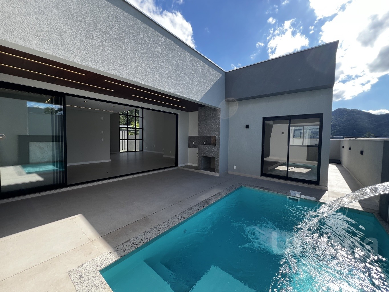 Casa nova e moderna na Barra do Rio Cerro – Jaraguá do Sul | Urbana Imóveis