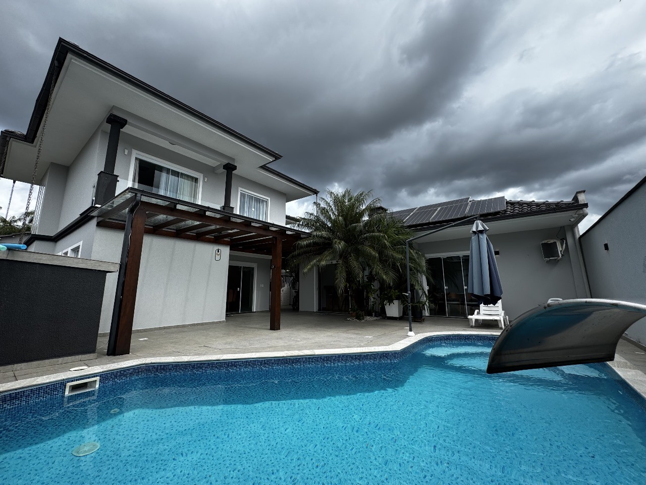 Casa com piscina em Jaraguá do Sul | Urbana Imóveis