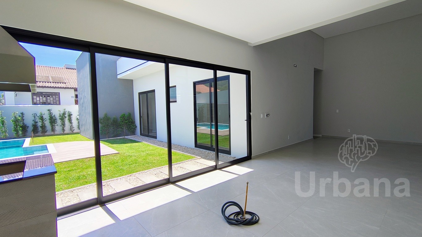 Casa térrea de alto padrão no bairro Amizade – Jaraguá do Sul | Urbana Imóveis
