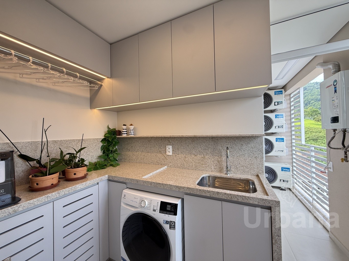 Apartamento mobiliado no Buonavita Residenziale – Barra do Rio Cerro | Urbana Imóveis