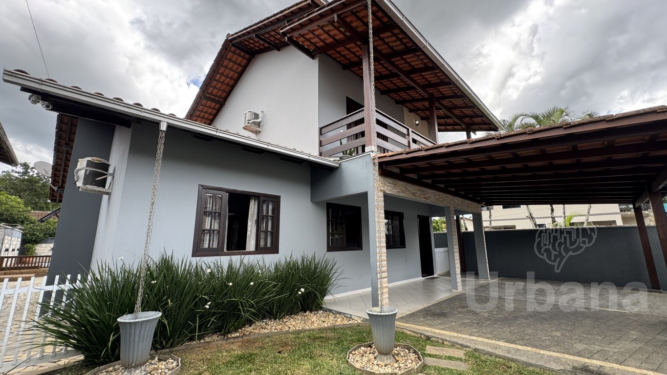 Casa semimobiliada na Barra do Rio Cerro – Jaraguá do Sul | Urbana Imóveis
