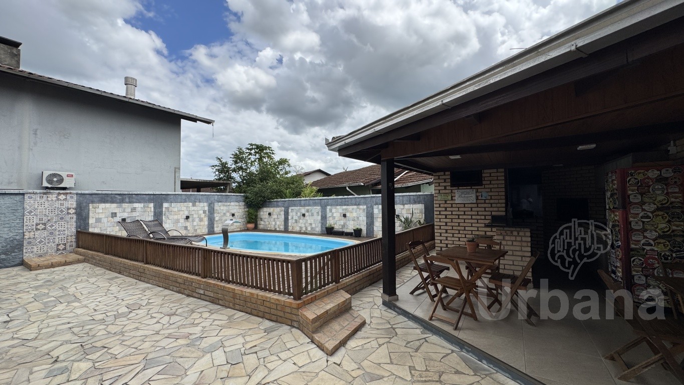 Casa semimobiliada na Barra do Rio Cerro – Jaraguá do Sul | Urbana Imóveis