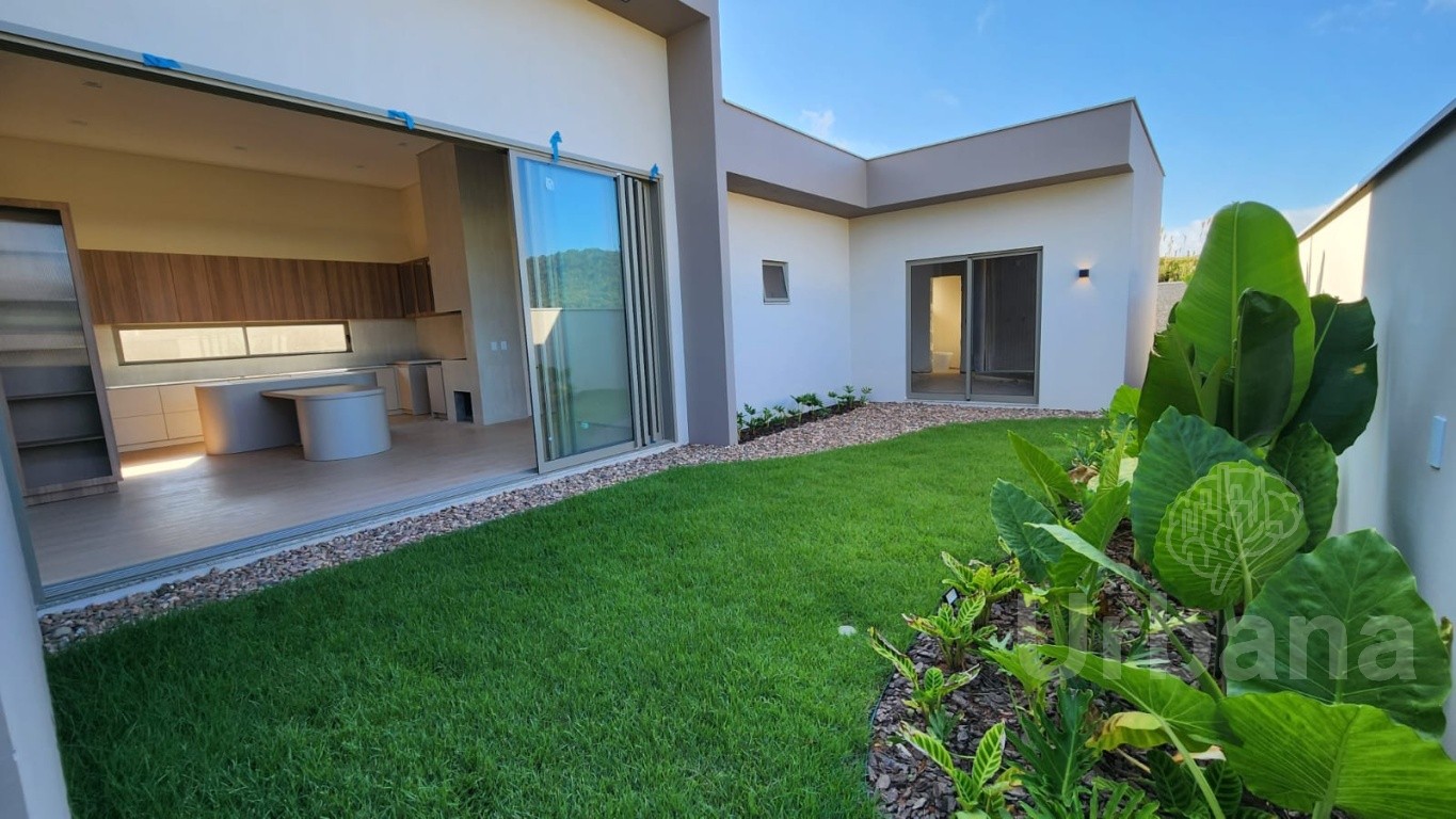 Casa térrea de alto padrão no bairro Rau – Jaraguá do Sul | Urbana Imóveis