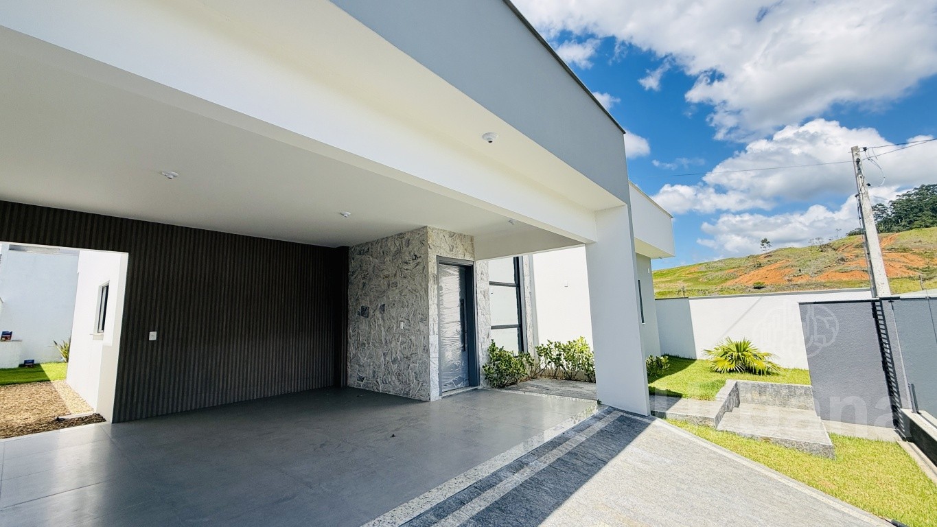 Casa Térrea com Pé-Direito Alto | Urbana Imóveis