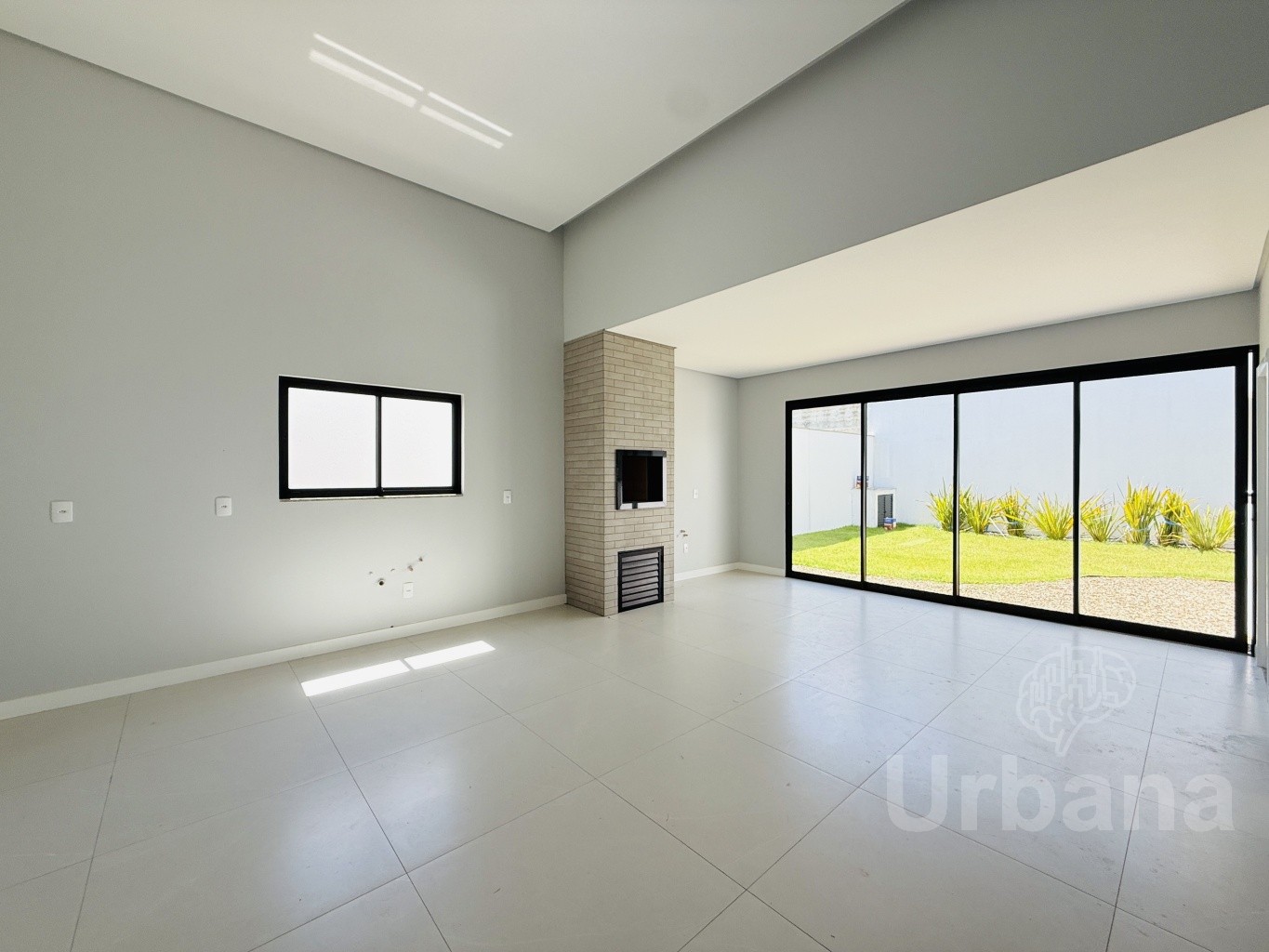 Casa Térrea com Pé-Direito Alto | Urbana Imóveis