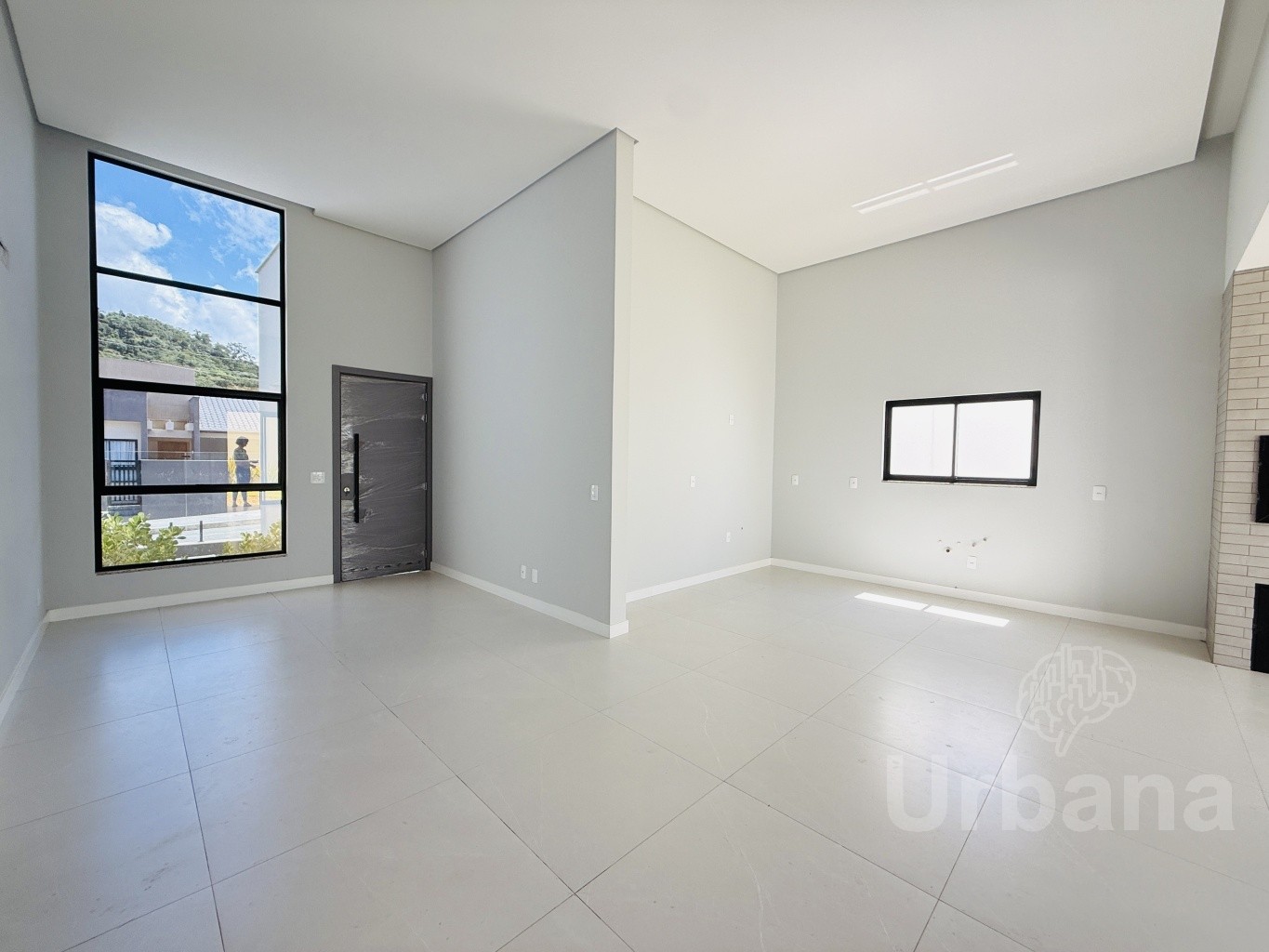 Casa Térrea com Pé-Direito Alto | Urbana Imóveis