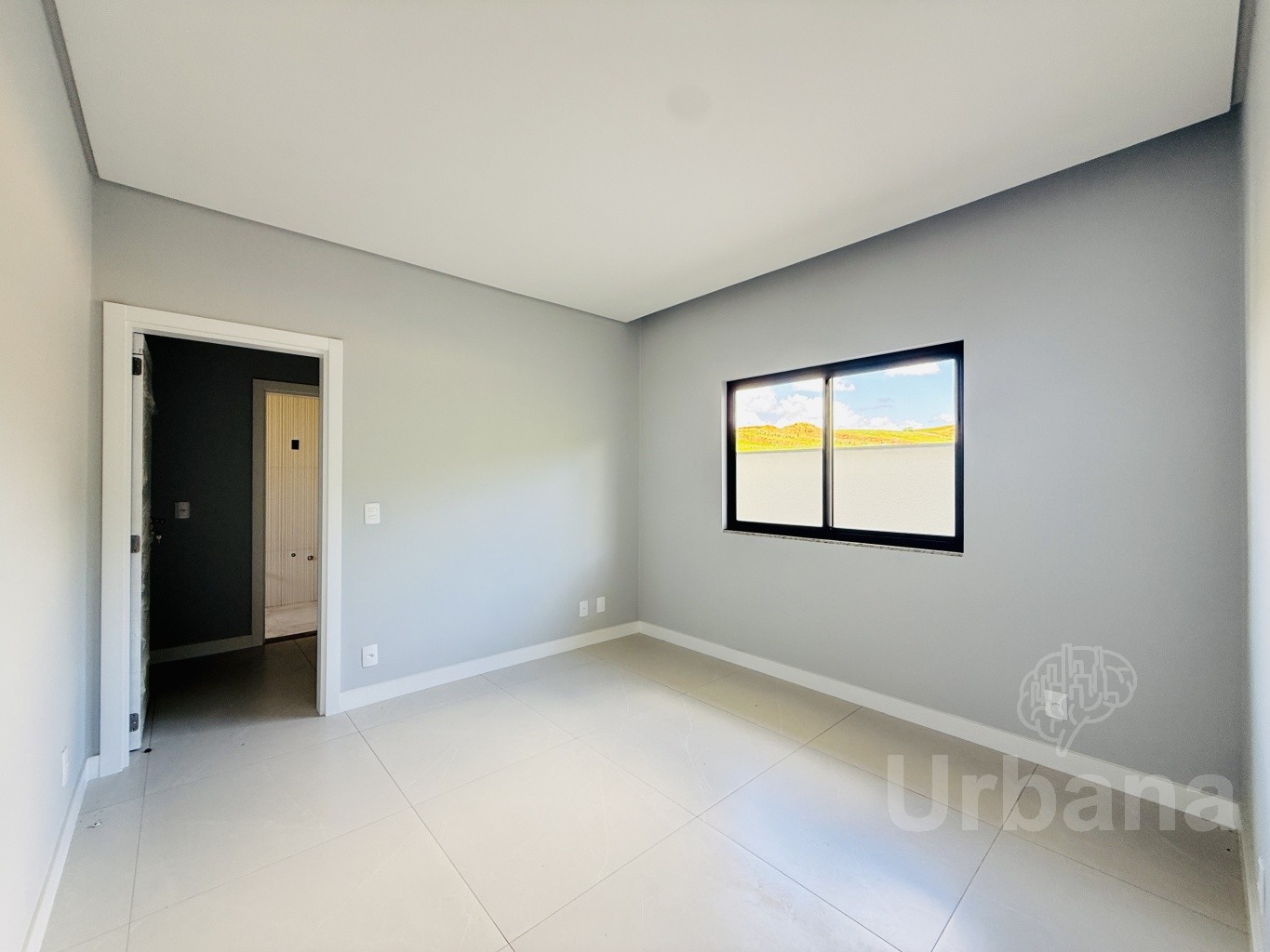 Casa Térrea com Pé-Direito Alto | Urbana Imóveis