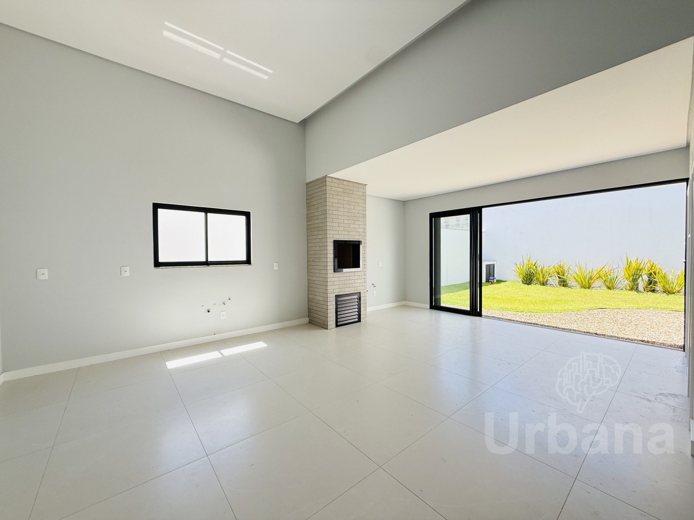 Casa Térrea com Pé-Direito Alto | Urbana Imóveis