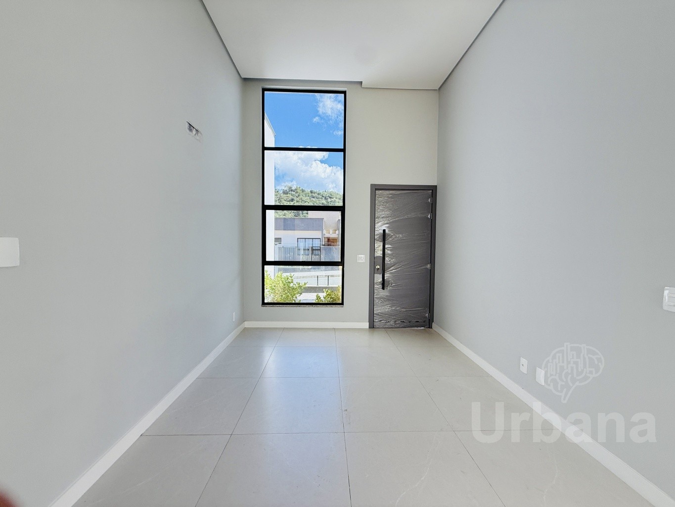 Casa Térrea com Pé-Direito Alto | Urbana Imóveis