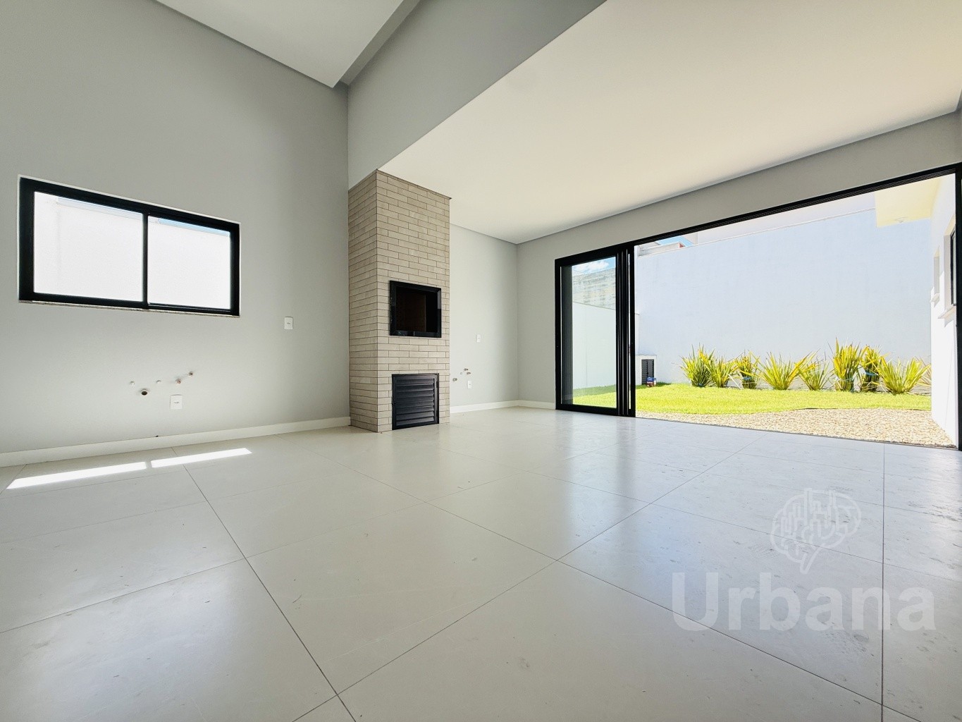 Casa Térrea com Pé-Direito Alto | Urbana Imóveis