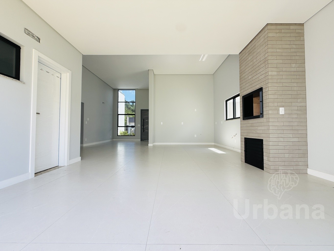 Casa Térrea com Pé-Direito Alto | Urbana Imóveis