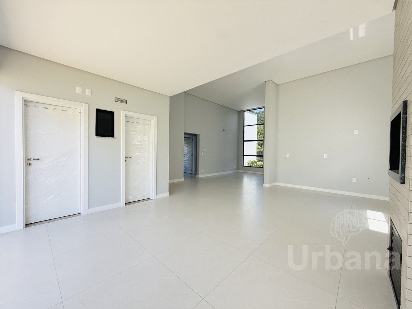 Casa Térrea com Pé-Direito Alto | Urbana Imóveis