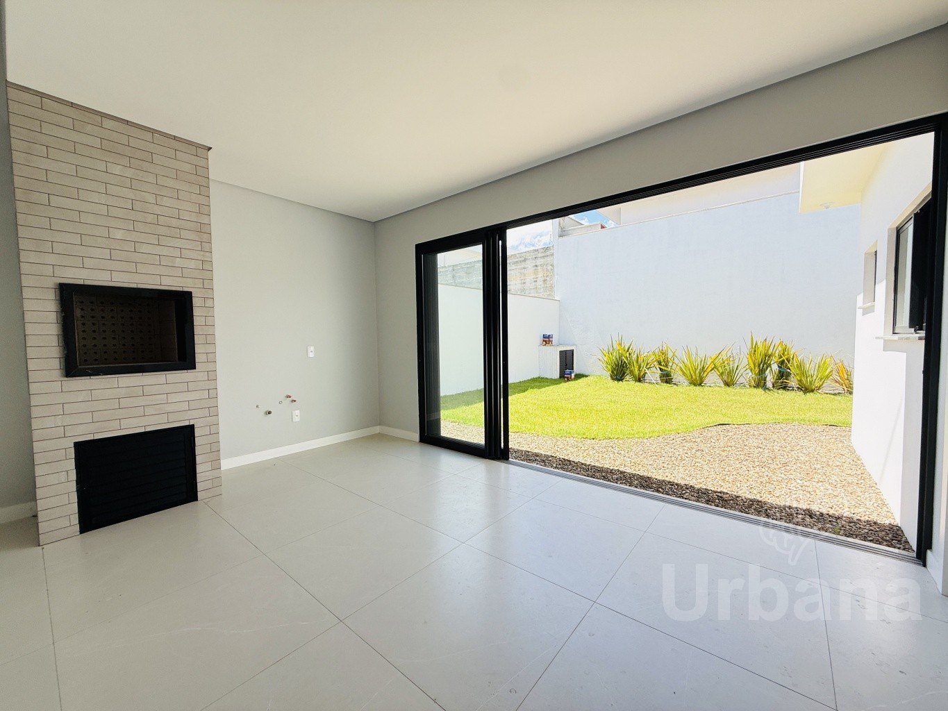 Casa Térrea com Pé-Direito Alto | Urbana Imóveis