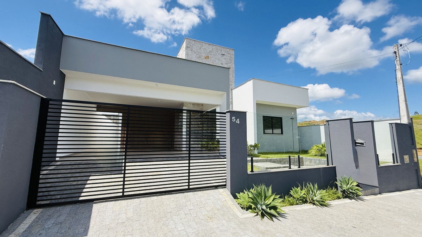 Casa Térrea com Pé-Direito Alto | Urbana Imóveis