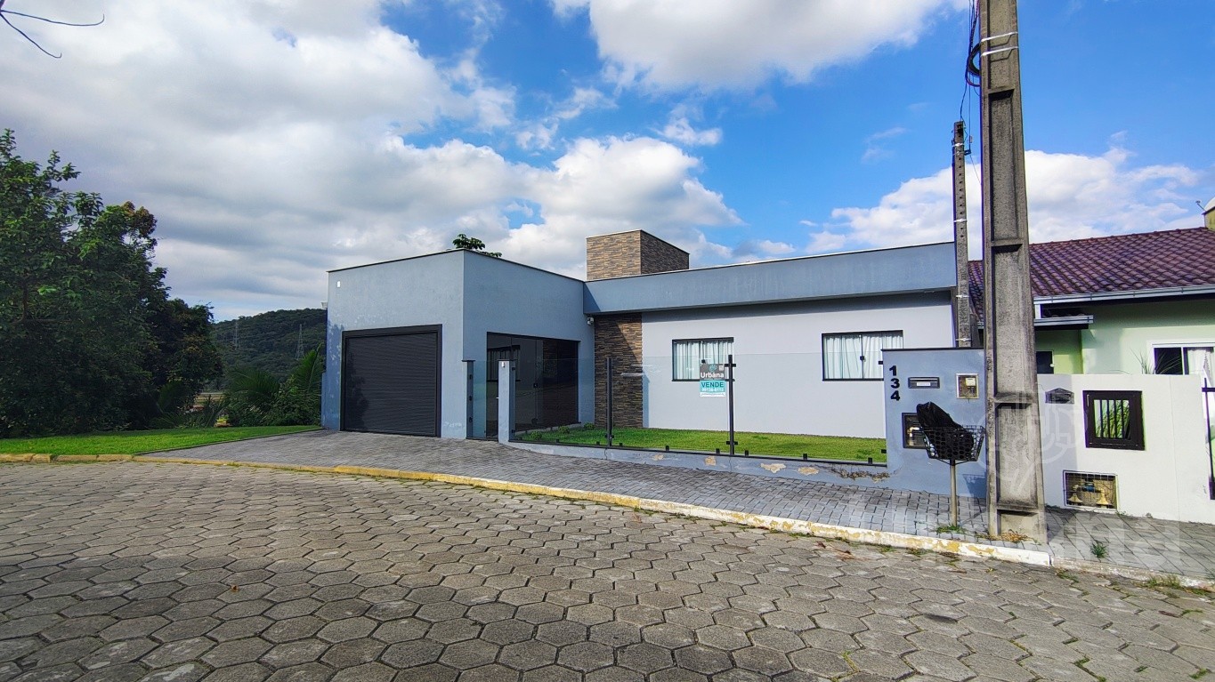 Casa mobiliada com terreno amplo no Avaí - Guaramirim | Urbana Imóveis