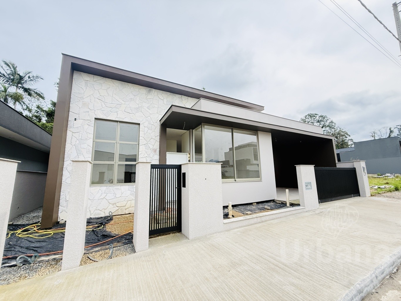 Casa térrea semimobiliada de alto padrão em Jaraguá do Sul