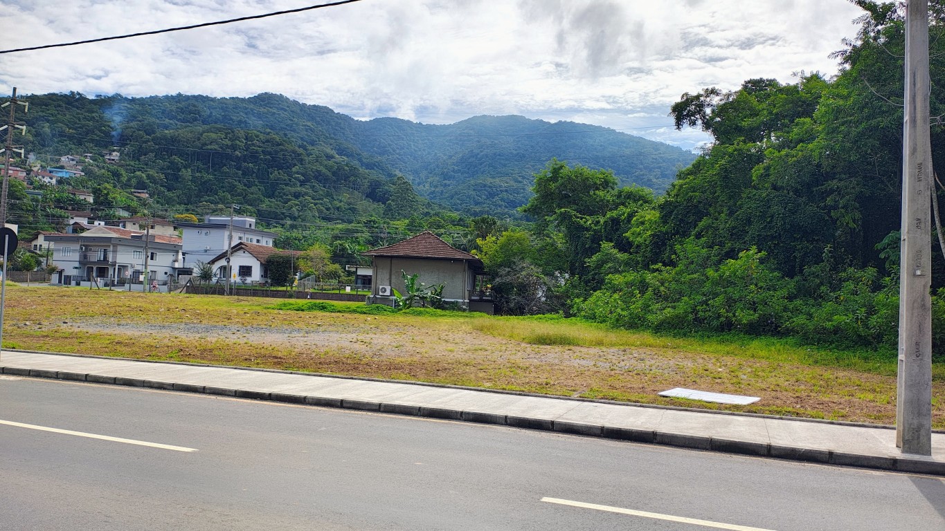 Terreno comercial no Czerniewicz com 1.614m² próximo ao SESC