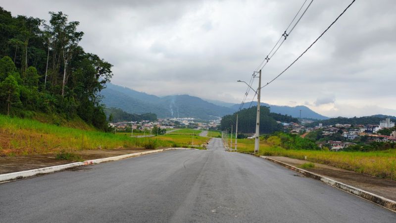 Terreno de esquina com 585m² no Loteamento San Lore II na Tifa Martins | Urbana Imóveis