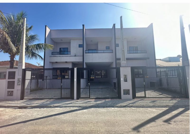 Geminado com 2 suítes no bairro Amizade em Guaramirim | Urbana Imóveis