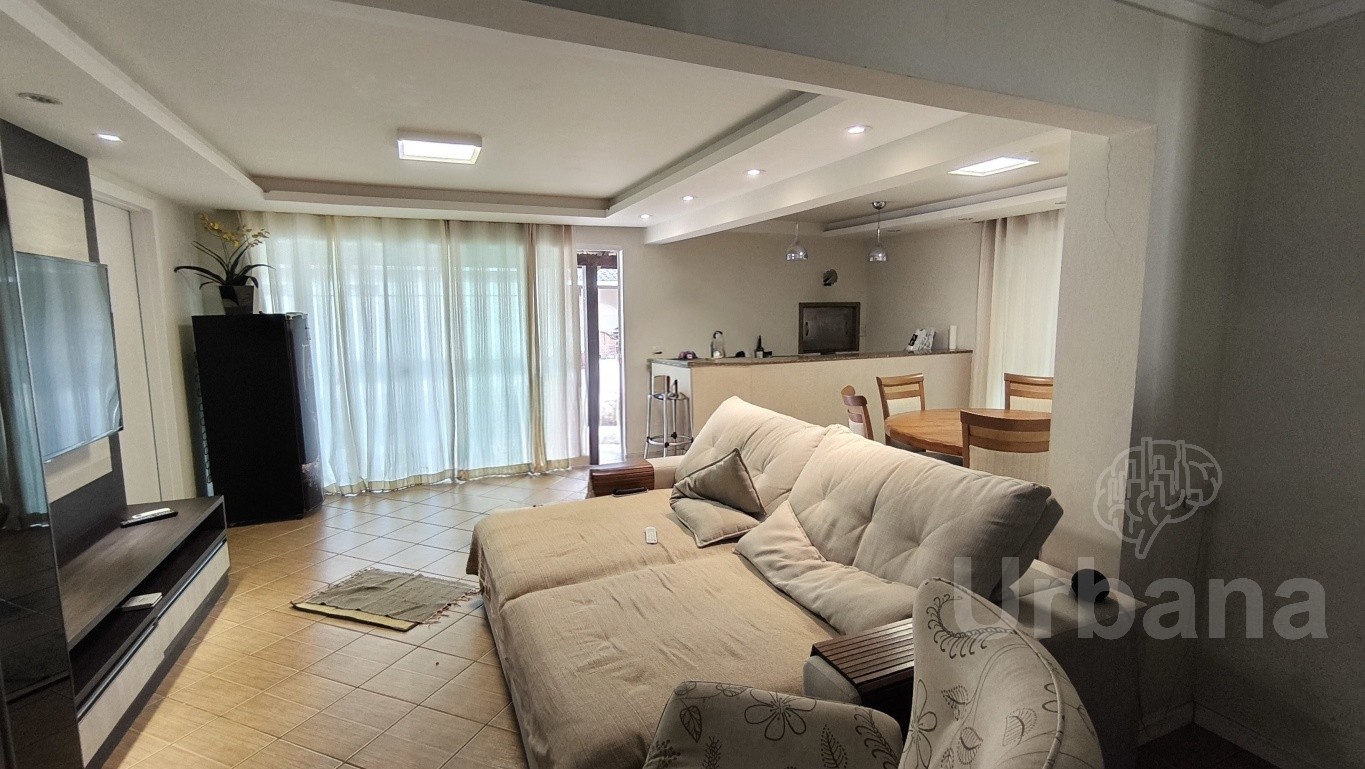 Casa á venda amplo quintal à venda no Centro de Jaraguá do Sul